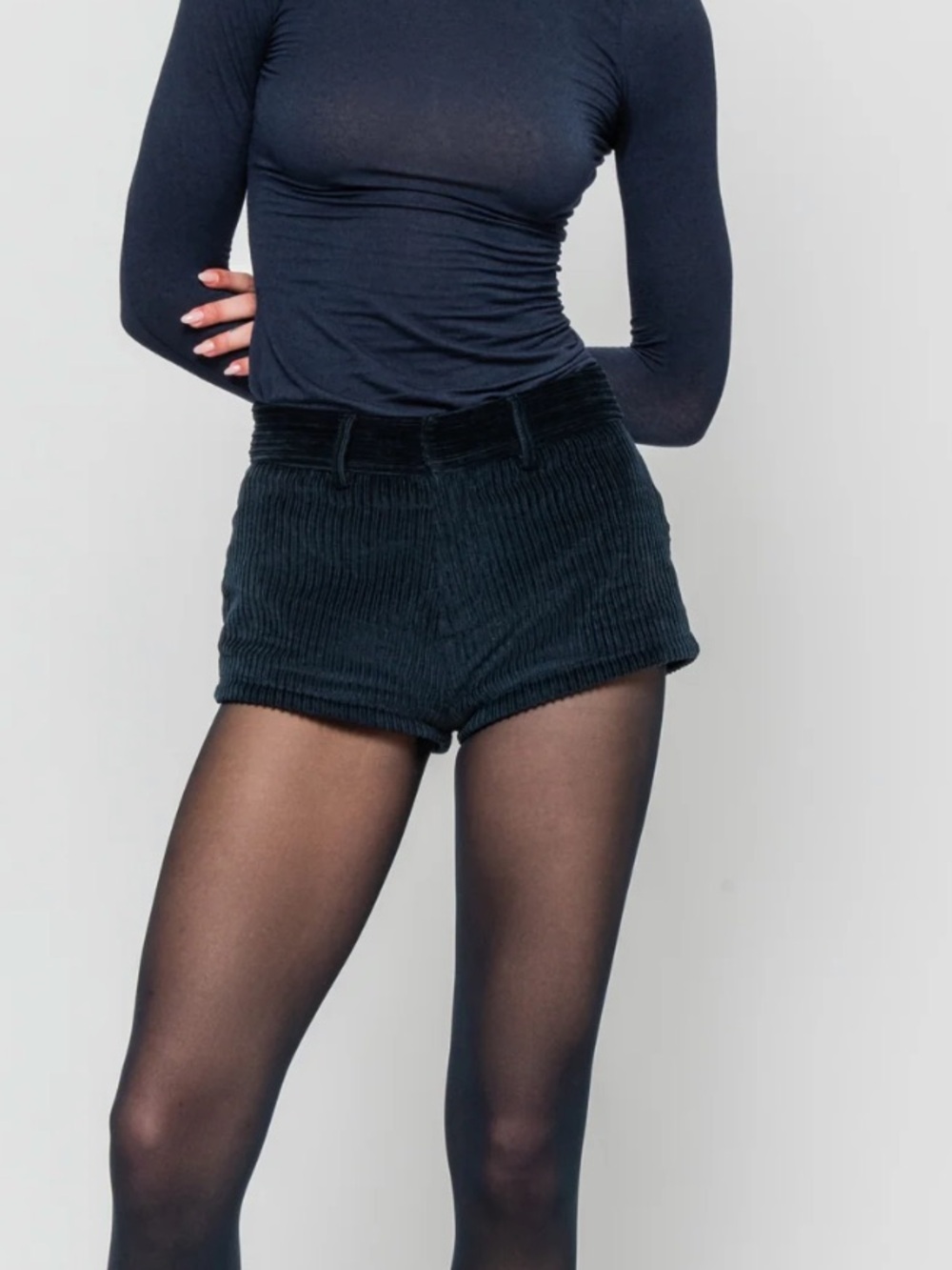 The bar Lennox shorts in navy corduroy, like new! Sold out online!